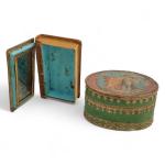 Deux BOITES couvertes en carton bouilli
XIXème
H.: 1.8 et 4.3 cm...